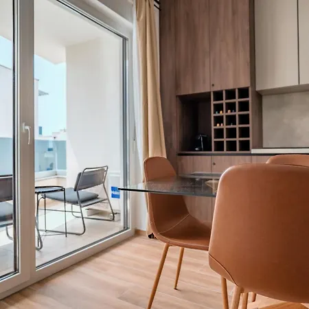 Fjaka-spacious Two Bedroom With Parking *