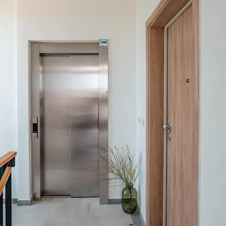 דירה Fjaka-spacious Two Bedroom With Parking