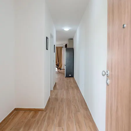 דירה Fjaka-spacious Two Bedroom With Parking שיבניק