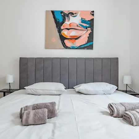 דירה Fjaka-spacious Two Bedroom With Parking *