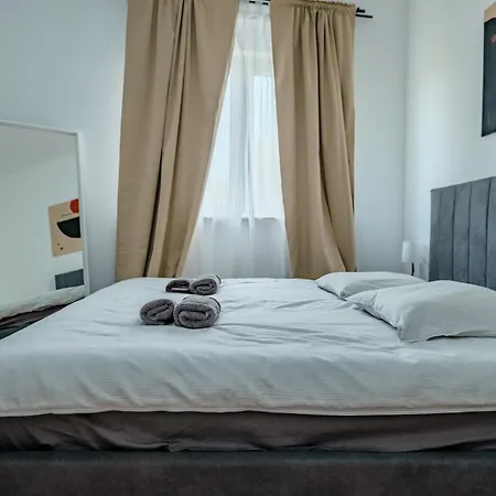 Fjaka-spacious Two Bedroom With Parking