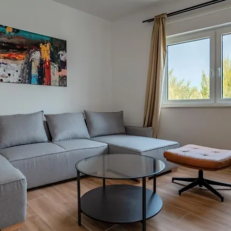 דירה Fjaka-spacious Two Bedroom With Parking