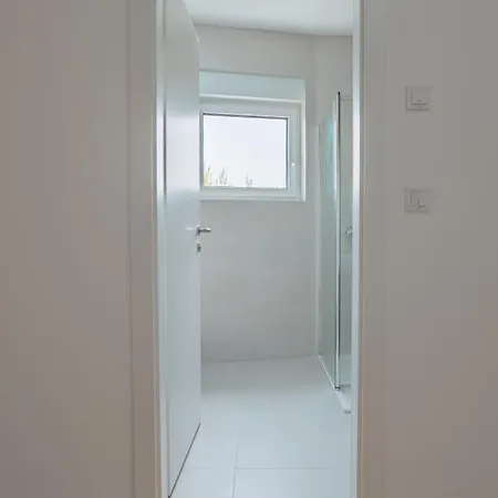 Fjaka-spacious Two Bedroom With Parking דירה *