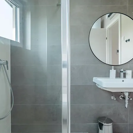 דירה Fjaka-spacious Two Bedroom With Parking *