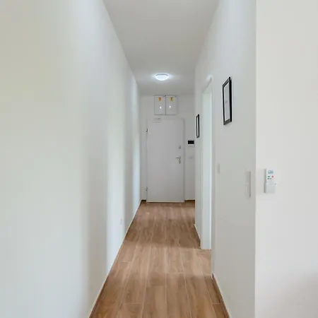 דירה Fjaka-spacious Two Bedroom With Parking שיבניק