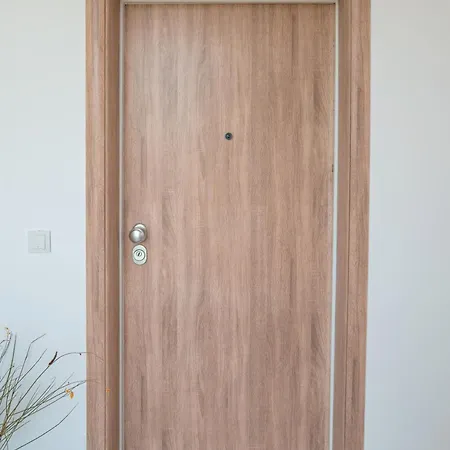 Fjaka-spacious Two Bedroom With Parking שיבניק