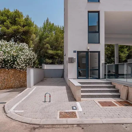 Fjaka-spacious Two Bedroom With Parking דירה *