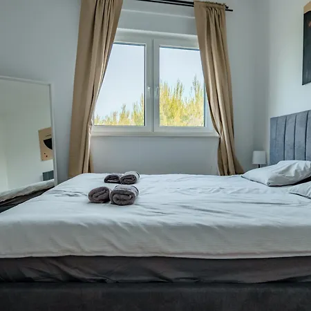 דירה Fjaka-spacious Two Bedroom With Parking שיבניק