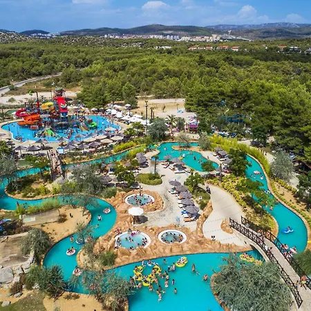 Fjaka-spacious Two Bedroom With Parking * Šibenik