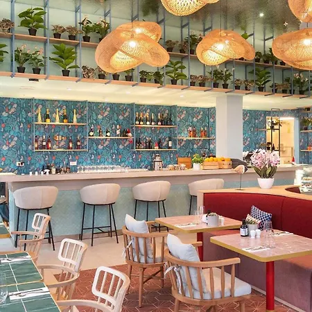 Fjaka-spacious Two Bedroom With Parking