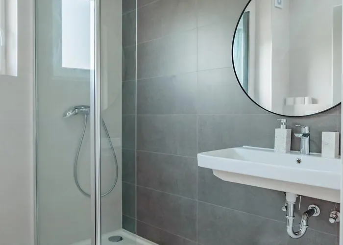 Apartman Fjaka-spacious Two Bedroom With Parking