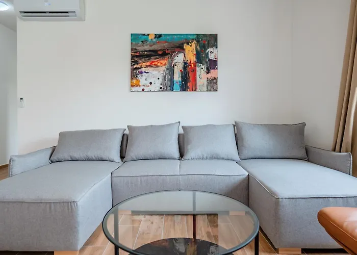 Apartman Fjaka-spacious Two Bedroom With Parking *