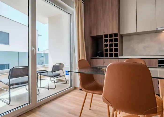 Fjaka-spacious Two Bedroom With Parking *