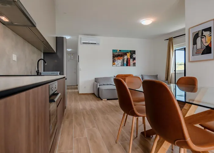 Fjaka-spacious Two Bedroom With Parking Šibenik