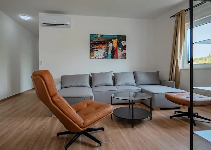 Lejlighed Fjaka-spacious Two Bedroom With Parking *