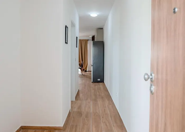 Apartman Fjaka-spacious Two Bedroom With Parking Šibenik