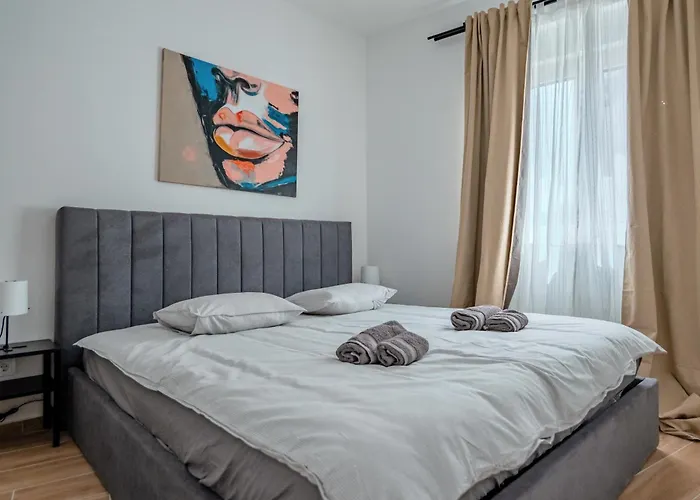 Lejlighed Fjaka-spacious Two Bedroom With Parking