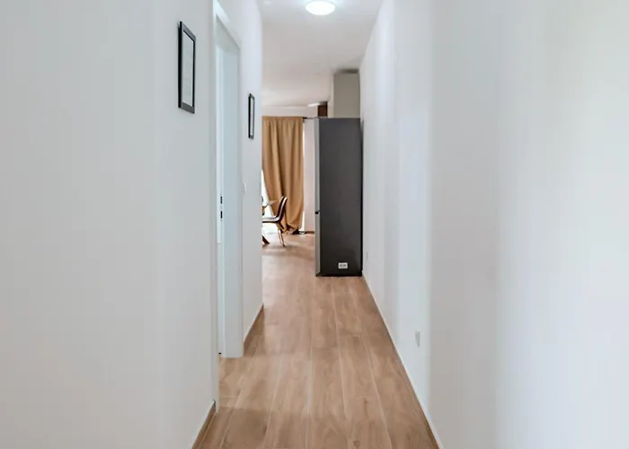 Fjaka-spacious Two Bedroom With Parking Apartman Šibenik