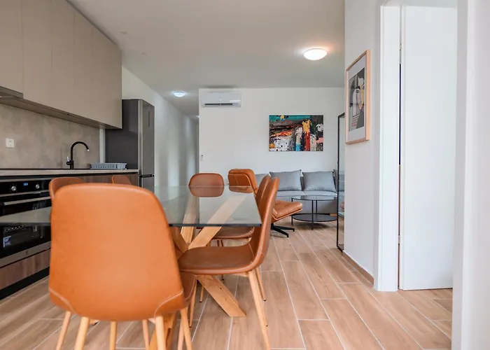 Fjaka-spacious Two Bedroom With Parking Apartman Šibenik