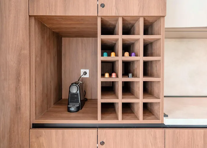 Fjaka-spacious Two Bedroom With Parking *