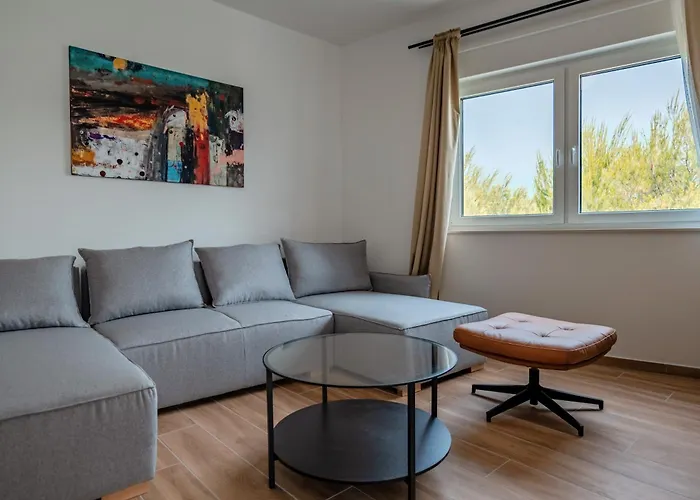 Apartman Fjaka-spacious Two Bedroom With Parking