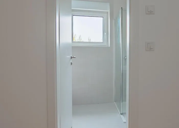 Fjaka-spacious Two Bedroom With Parking Apartman *