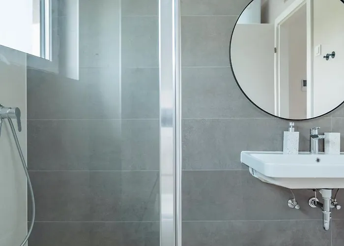 Apartman Fjaka-spacious Two Bedroom With Parking *