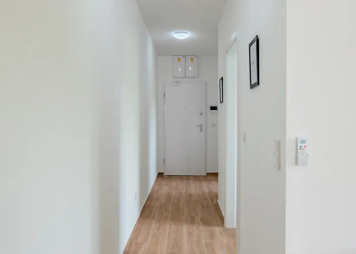 Apartman Fjaka-spacious Two Bedroom With Parking Šibenik