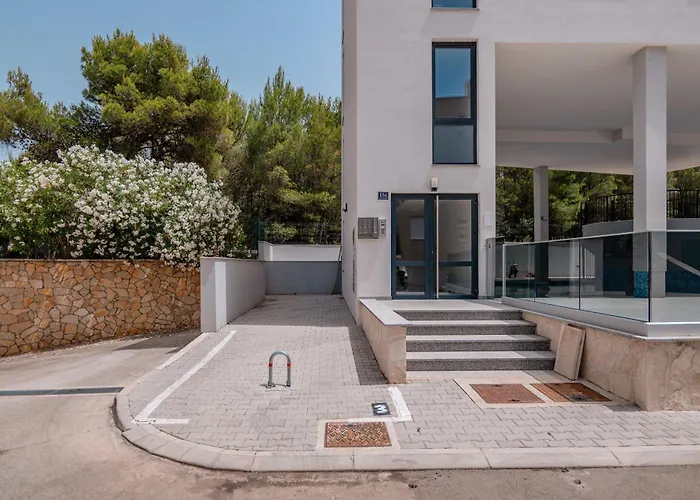 Fjaka-spacious Two Bedroom With Parking Lejlighed *