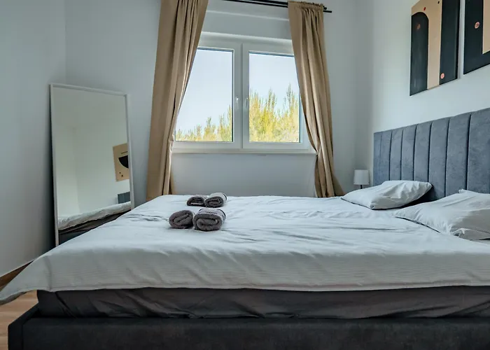 Apartman Fjaka-spacious Two Bedroom With Parking Šibenik